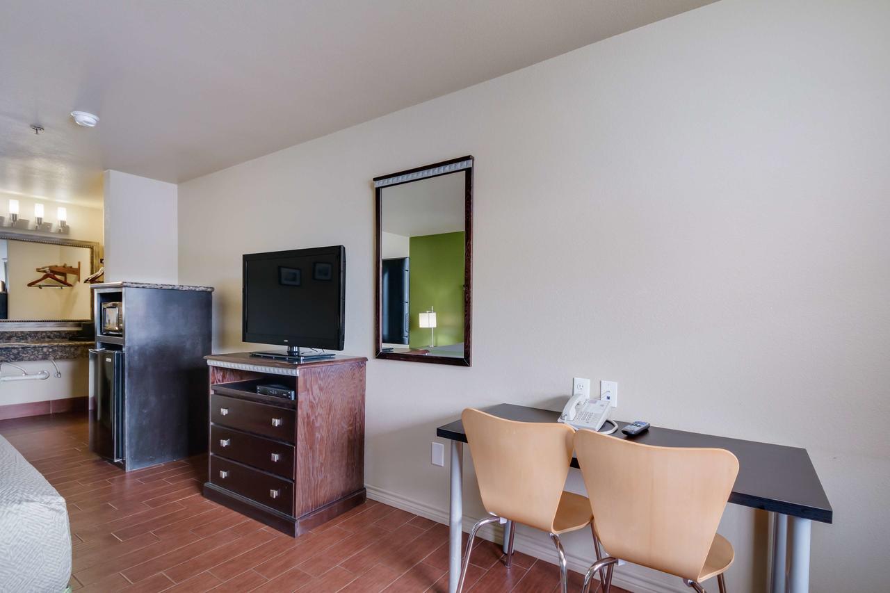 Motel 6 Floresville Extérieur photo