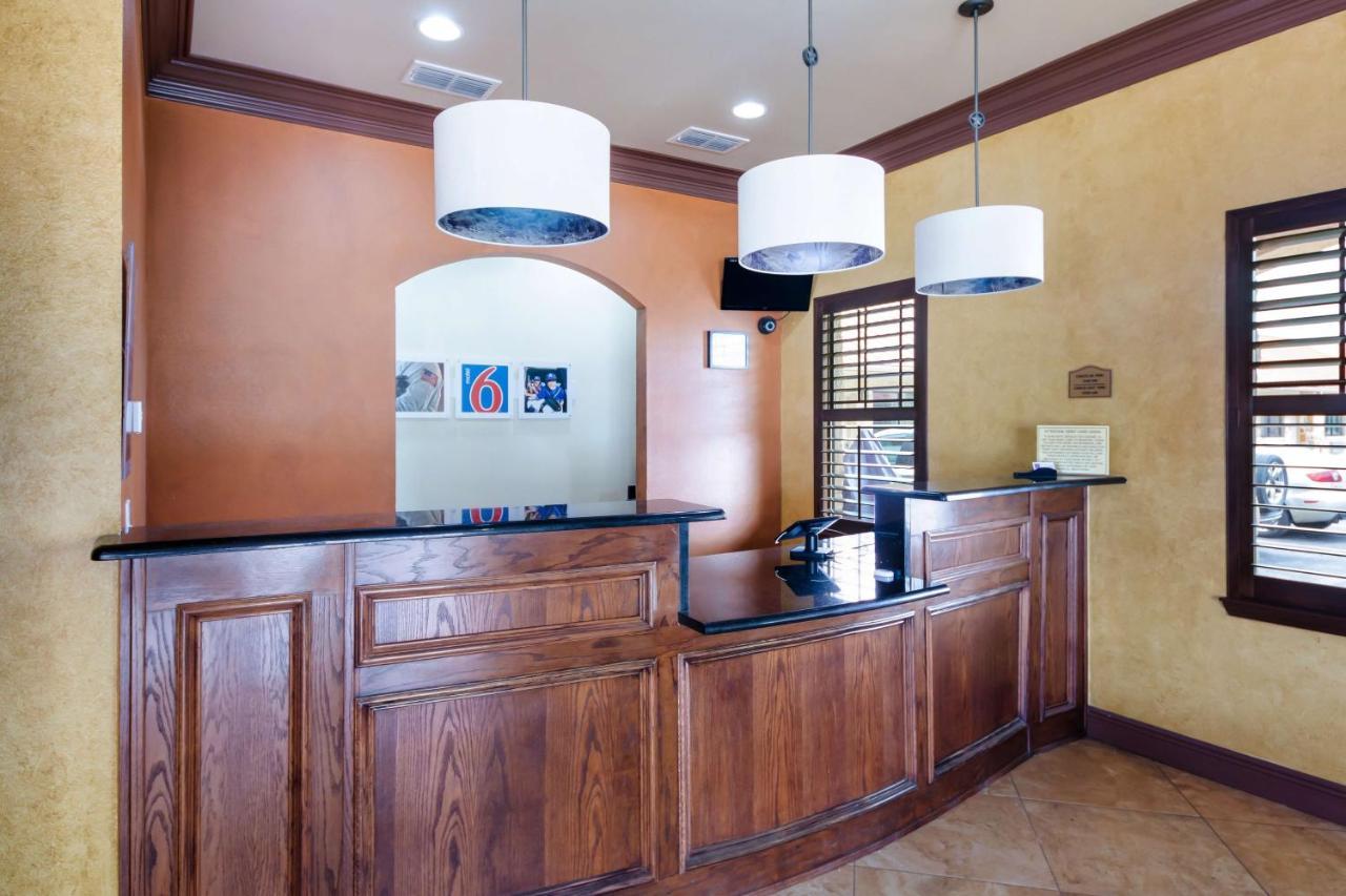 Motel 6 Floresville Extérieur photo