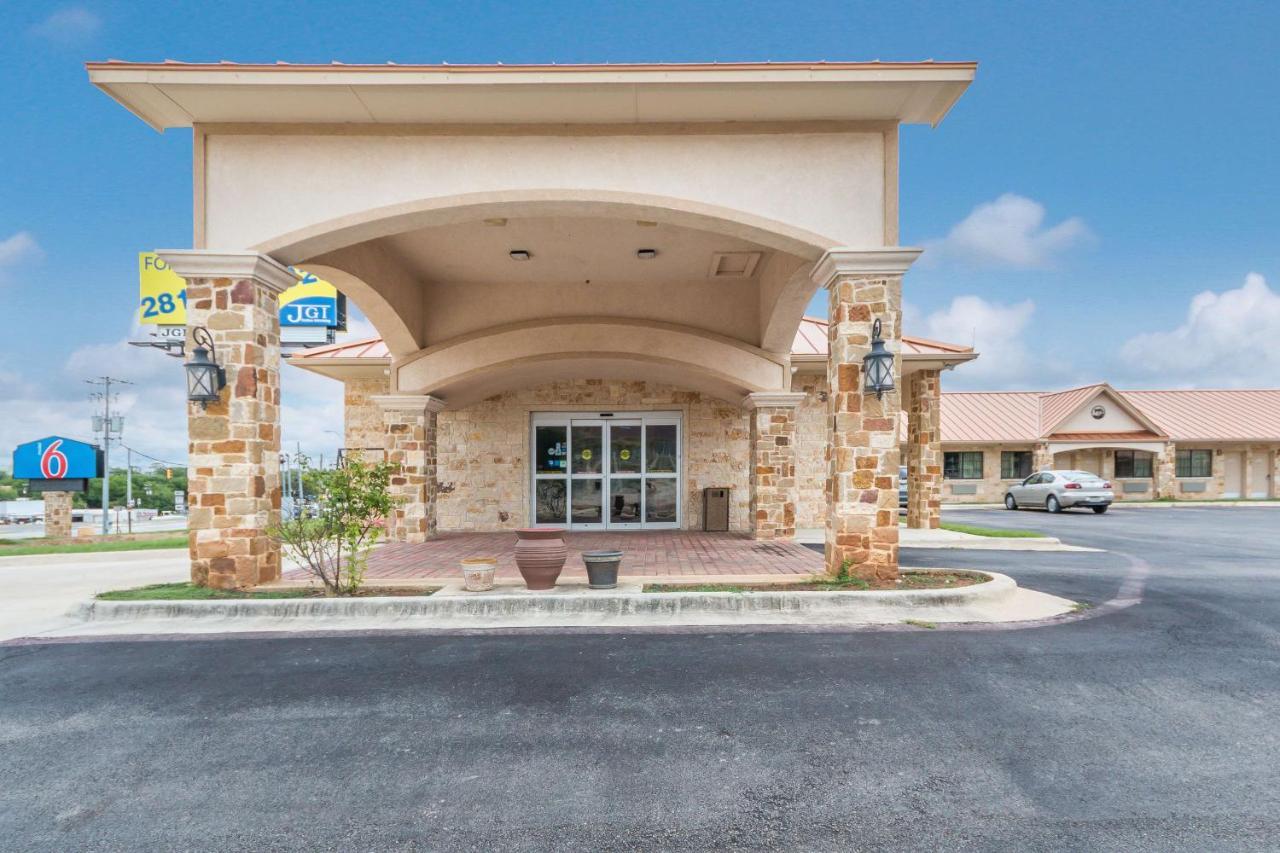 Motel 6 Floresville Extérieur photo